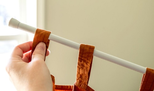 Thanh treo rèm không cần khoan là một giải pháp đơn giản để treo rèm cửa mà không cần phải làm hỏng bề mặt tường